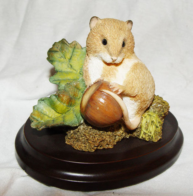 Immagine di MOUSE WITH HAZELNUT