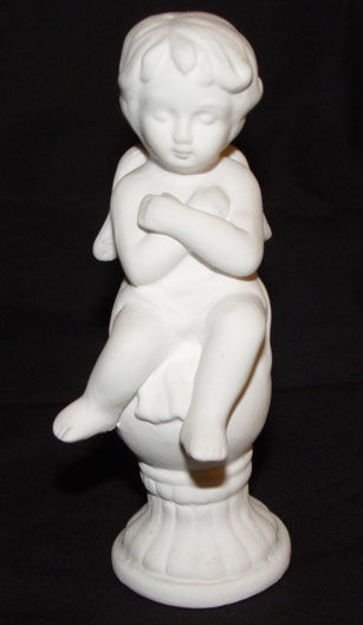 Immagine di White angel crossed arms