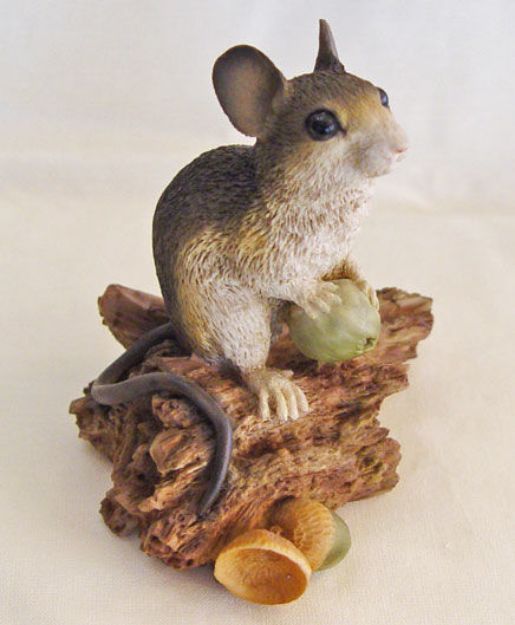 Immagine di MOUSE WITH HAZELNUT