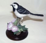 Immagine di Wagtail with Geraniums